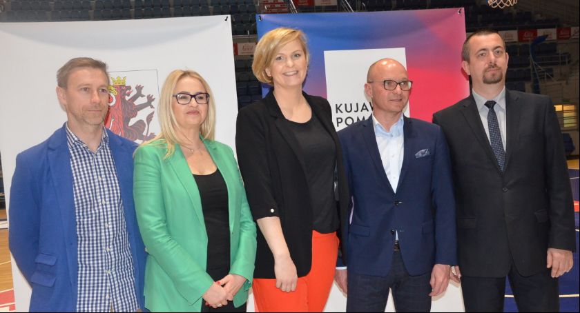 Mistrzyni olimpijska Otylia Jędrzejczak poprowadzi lekcje w-f we Włocławku. Trwają zapisy