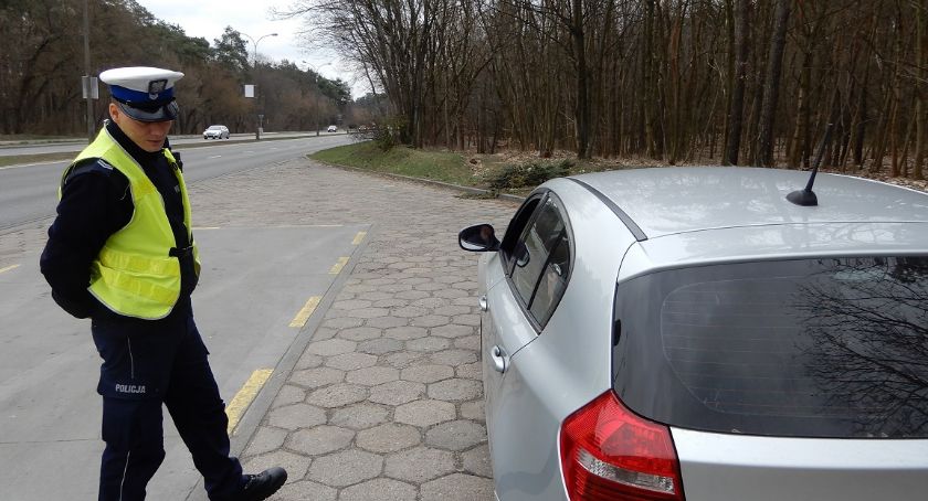 29-letni rowerzysta z obrażeniami głowy w szpitalu. 962 kontrole drogowe, 244 mandaty