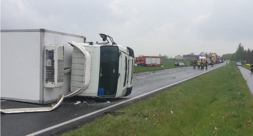 Tragiczny wypadek w regionie. Citroen zderzył się czołowo z ciężarówką. Nie żyje kierowca C5