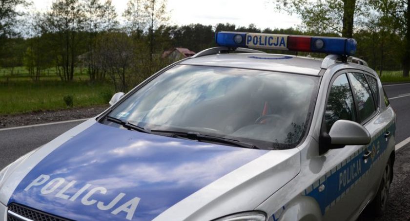 Czołowe zderzenie dwóch volkswagenów w Bobrownikach