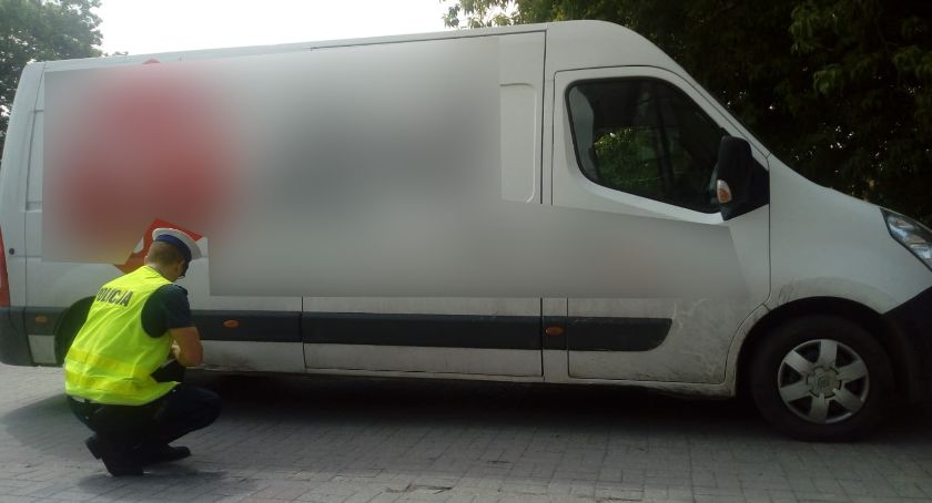 Tragiczny wypadek w regionie. Samochód dostawczy potrącił kobietę na parkingu