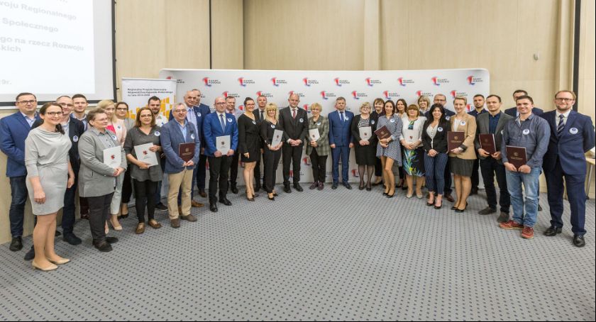 Nowe umowy RPO i PROW: Pałac w Wieńcu, edukacja, biznes, infrastruktura