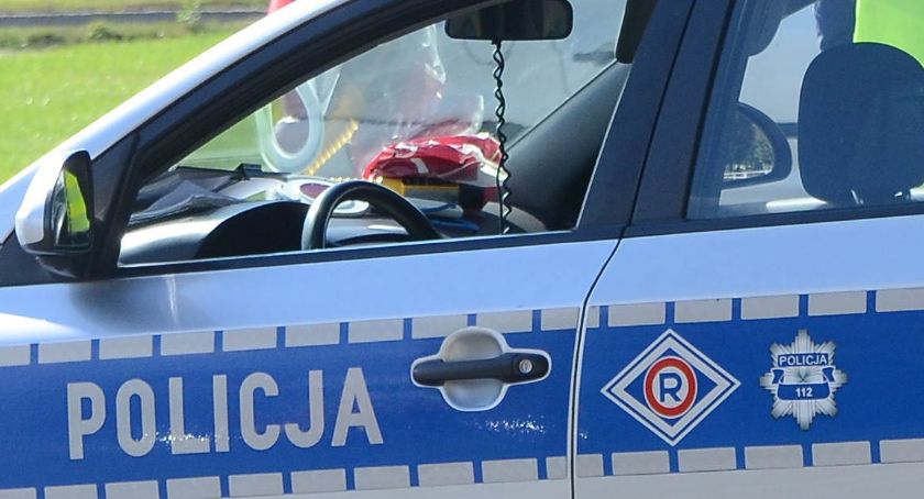 Wyjechał z parkingu i potrącił pieszego. Poszkodowany z obrażeniami trafił do szpitala
