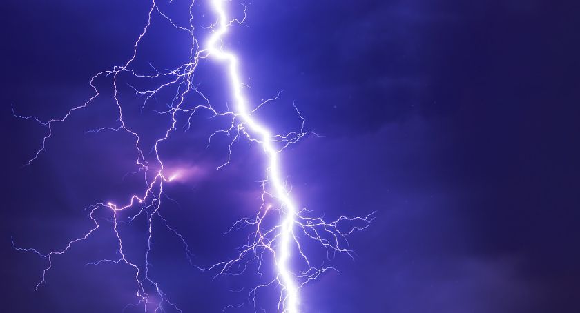 UWAGA: Dziś mogą pojawić się burze, grad i silny wiatr