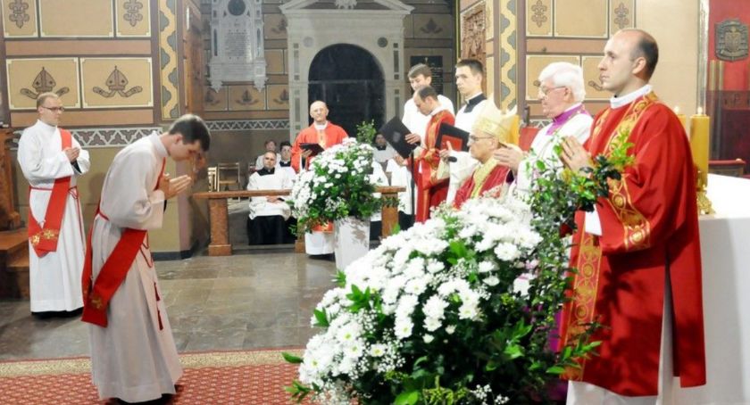 W Katedrze we Włocławku wyświęcono nowych księży