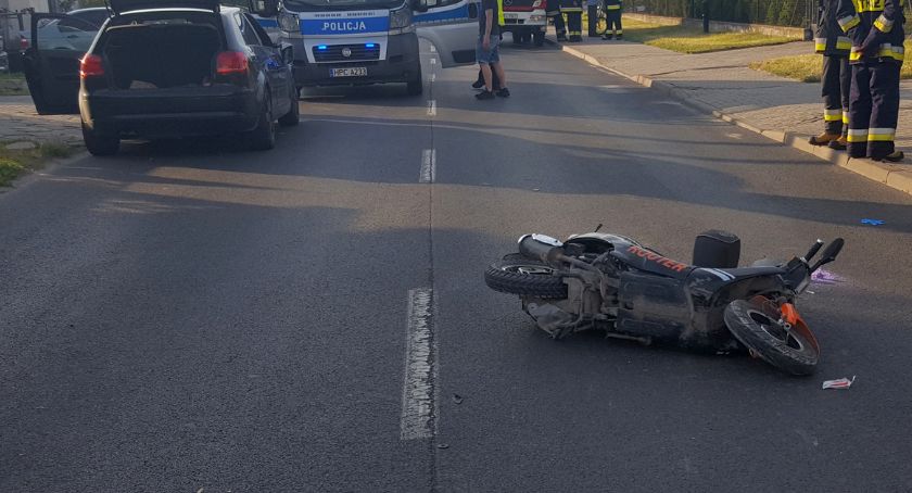 Zderzenie motoroweru z Audi. Motorowerzysta trafił do szpitala [ZDJĘCIA]
