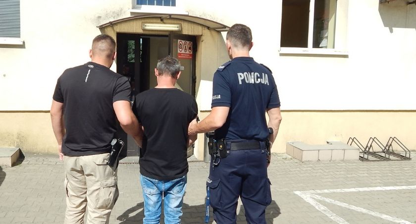 Więzili 39-latka. Bili go, podtapiali i wozili w bagażniku samochodu