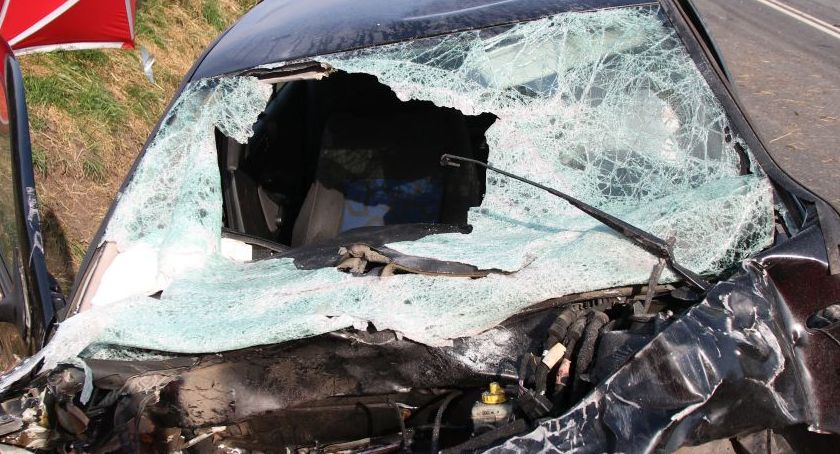 Tragiczny wypadek w Łąkocinie. Nie żyje 50-letnia kobiety. 4 osoby trafiły do szpitala