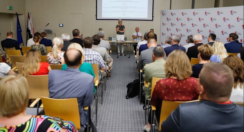 Debata na temat uchwały antysmogowej. Od kiedy zakaz palenia węglem brunatnym?