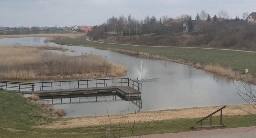 Tragiczne utonięcie na jeziorze Cmentowo w Brześciu Kujawskim. Nie żyje mężczyzna