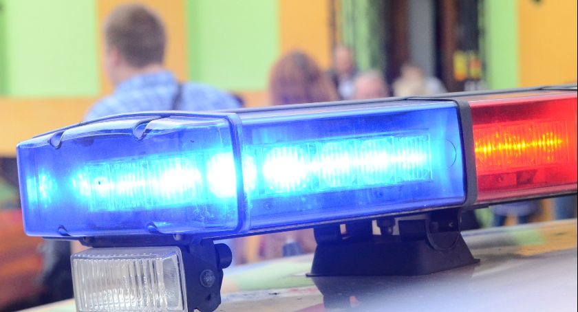Bili, przypalali, podtapiali i trzymali w bagażniku. Sprawa trafiła do sądu