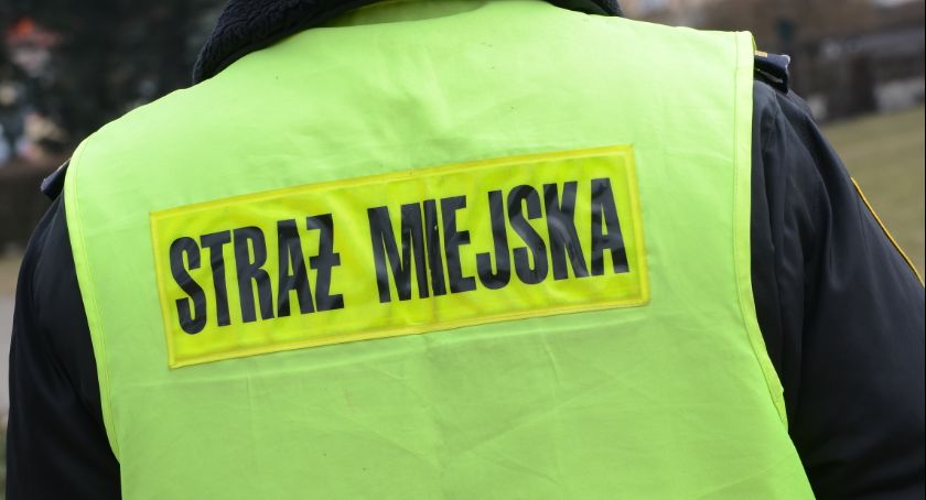 Próba samobójcza we Włocławku. Głową w drzwi karetki