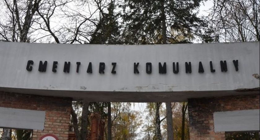 Wyszukiwarka grobów we Włocławku zmieniła adres. Jak znaleźć nagrobek na cmentarzu?