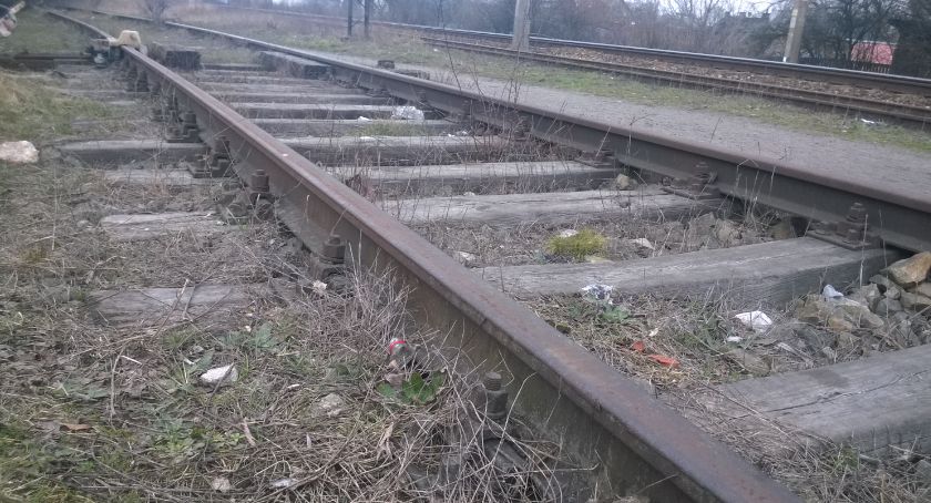 Tragiczne potrącenie przez pociąg w Gminie Lubień Kujawski. Nie żyją 3 osoby
