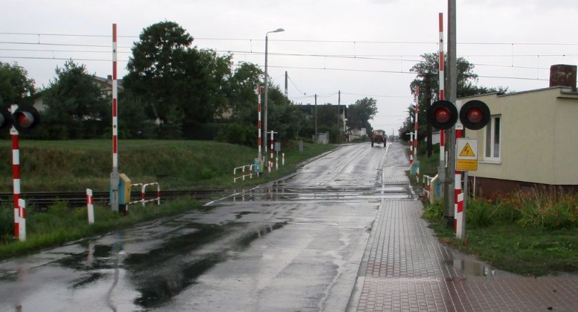 Tragiczny wypadek na torach pod Lubieniem. Akcja policji na przejazdach kolejowych