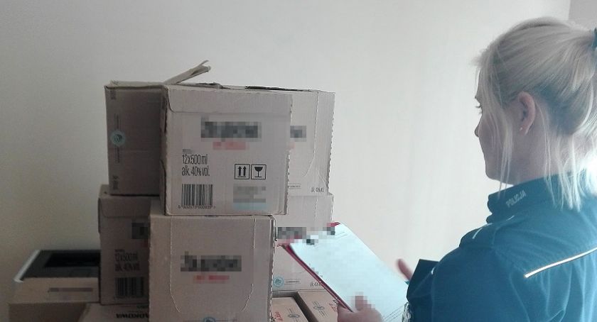 Policjanci z Chodcza zatrzymali 19-latka. Ukradł alkohol za kilkadziesiąt tysięcy