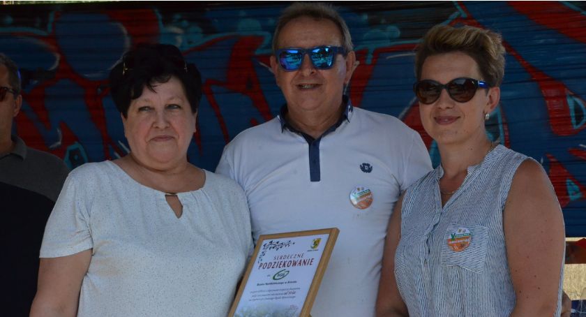 Rajd rowerowy w gminie Kowal i  festiwal kolorów nad jeziorem Lubiechowskim
