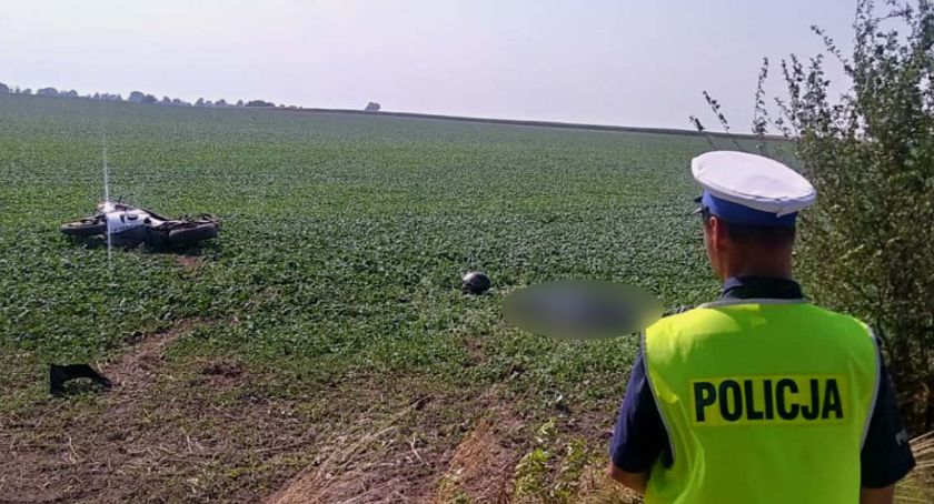 Tragiczny wypadek w powiecie świeckim. 29-letni motocyklista uderzył w drzewo