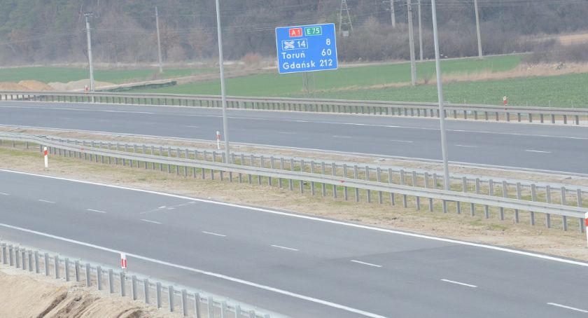 Scania jechała całą szerokością jezdni na autostradzie A1 pod Włocławkiem