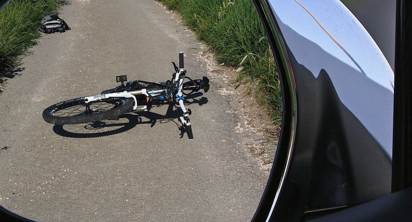 Potrącenie rowerzysty w Woli Nakonowskiej w Gminie Choceń