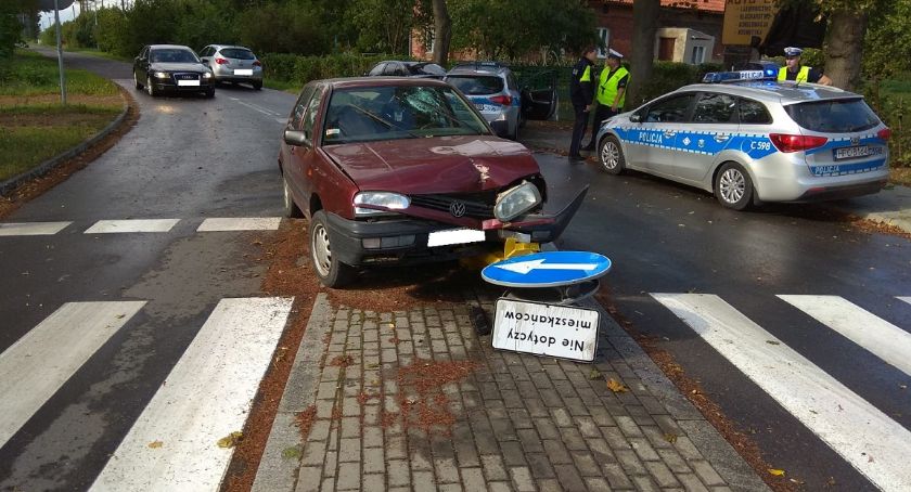 Nie wyrobił na rondzie w Dębowej Łące. Powód?