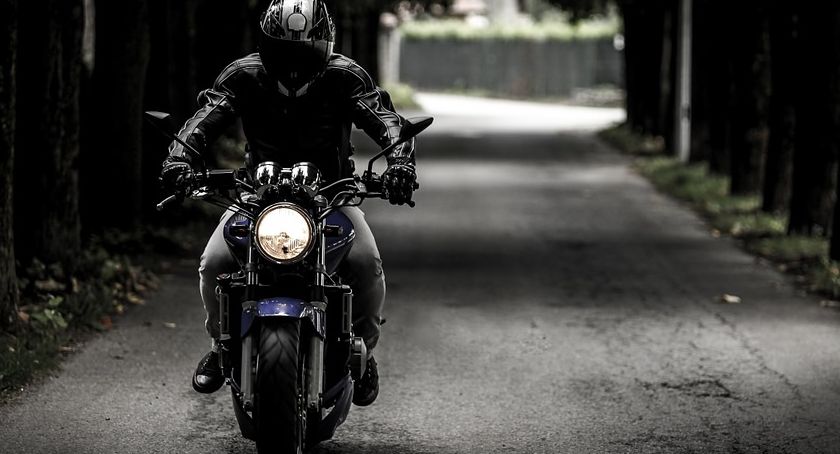 Mieszkaniec Gminy Fabianki motocyklem wjechał do rowu. Miał ponad trzy promile a to nie koniec
