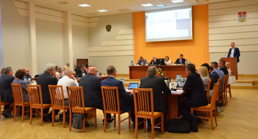 Sesja Rady Miasta Włocławek. Petycja, skargi, nowa jednostka budżetowa i co z mandatem radnego?