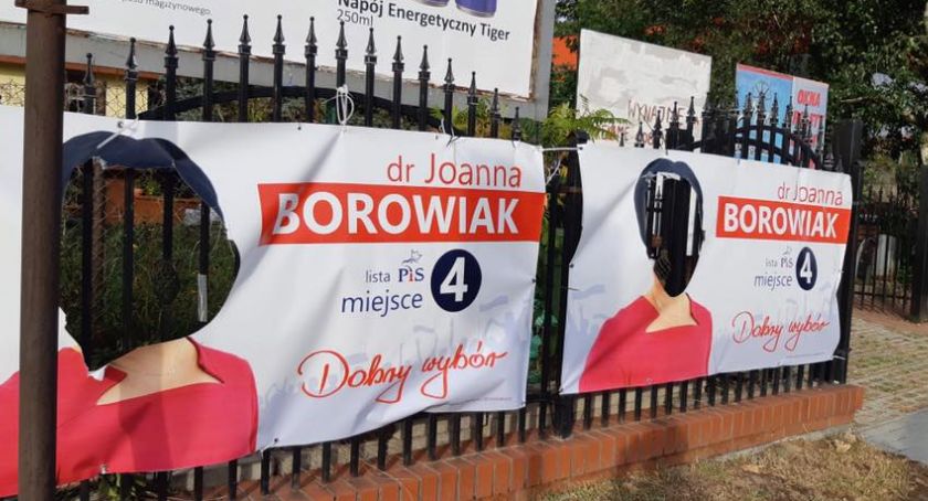 Zniszczył banery we Włocławku. Jest winny. Sprawa trafi do sądu