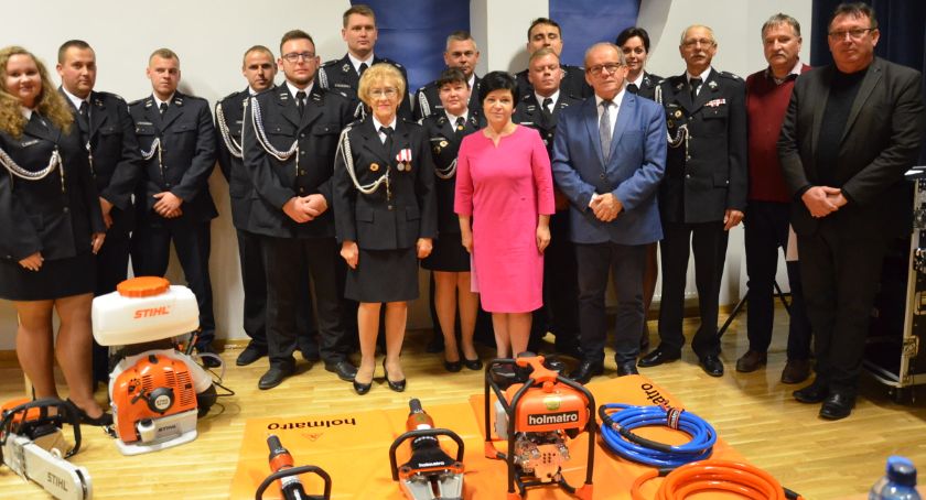 Przekazanie sprzętu strażackiego w Choceniu