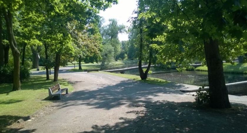 Zwłoki w Parku Sienkiewicza we Włocławku. Nie żyje 37 latek