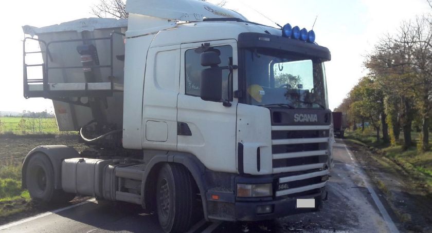 Wypadek w Płowcach z udziałem dwóch ciężarówek. Zderzyły się Scanie [ZDJĘCIA]