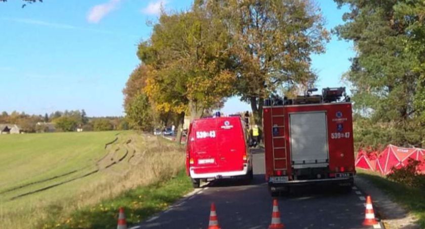 Śmiertelny wypadek w powiecie świeckim. Części z ciężarówki przebiły szybę osobówki