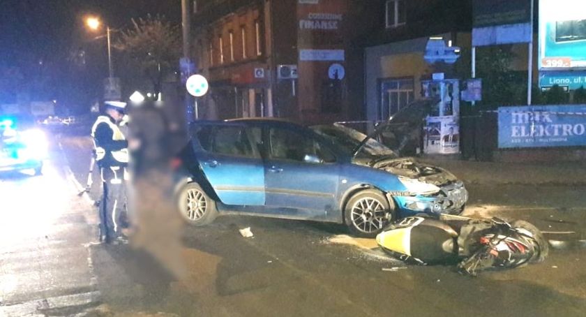 Potrącenie motorowerzystów w Lipnie. 19-latek i pasażerka trafili do szpitala [ZDJĘCIA]