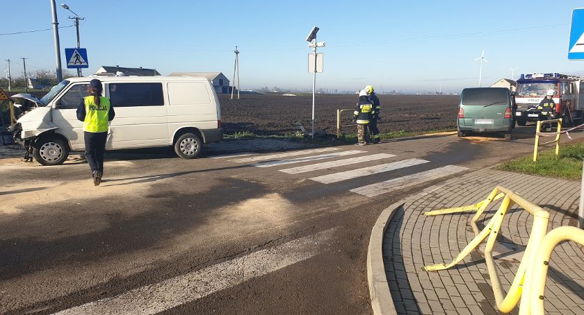 Zderzenie dwóch busów w miejscowości Koniec w Gminie Lubraniec. 8 osób w szpitalu