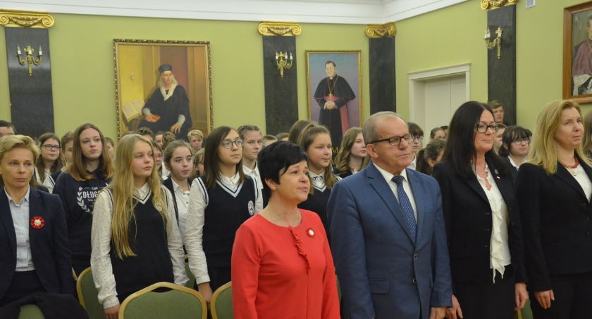 Uczniowie z Długosza odśpiewali Mazurka Dąbrowskiego
