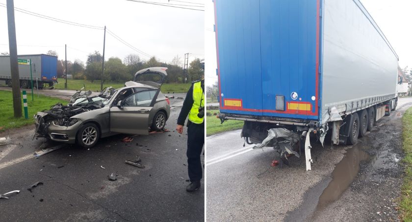 Tragiczny wypadek w Głuchowie. BMW zderzyło się z ciężarowym Volvo [FOTO]