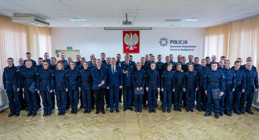 Nowi policjanci trafią do Włocławka, Aleksandrowa i Lipna. 51 policjantów złożyło ślubowanie 