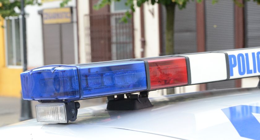 Agresywny 35-latek we Włocławku naubliżał policjantom i ich zaatakował