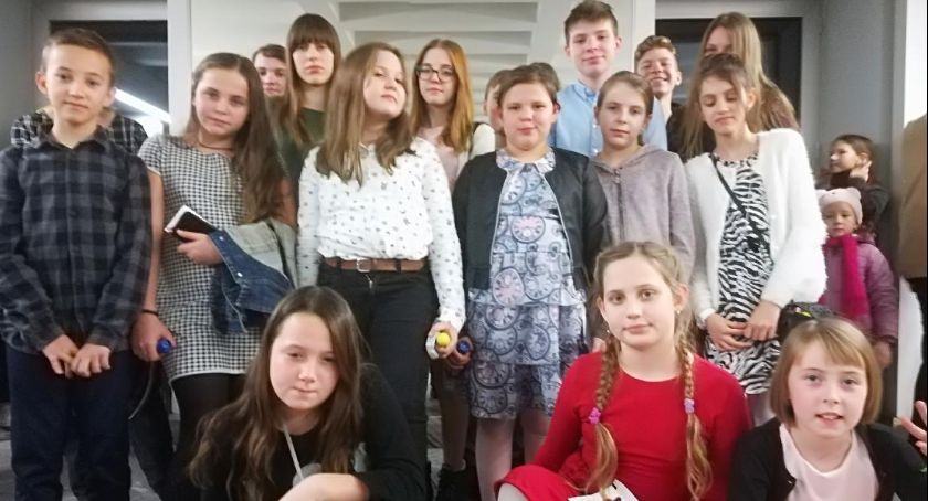 Uczniowie szkoły w Smólniku na balecie 
