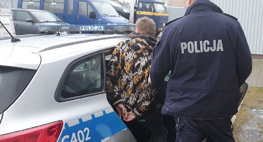 Nożem groził policjantom w Izbicy Kujawskiej
