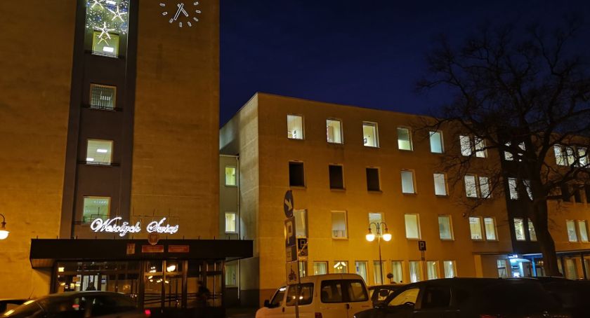 Urząd Miasta we Włocławku zatrudnia. Szukają chętnych na stanowisko dyrektora i referenta