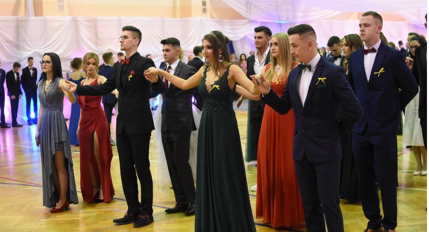 Studniówka 2020 we Włocławku: III Liceum im. Marii Konopnickiej cz. 2 [ZDJĘCIA]