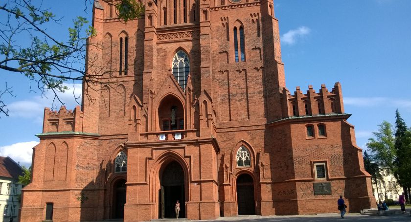 Diecezja włocławska. Uczniowie rezygnują z lekcji religii. Przygotowują ankiety na temat nauczania