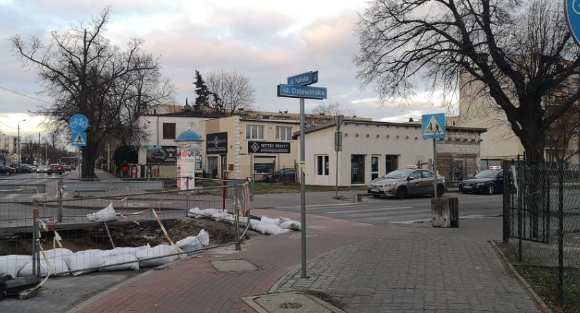 Dziura na skrzyżowaniu we Włocławku. Jak długo i co to oznacza dla włocławian?
