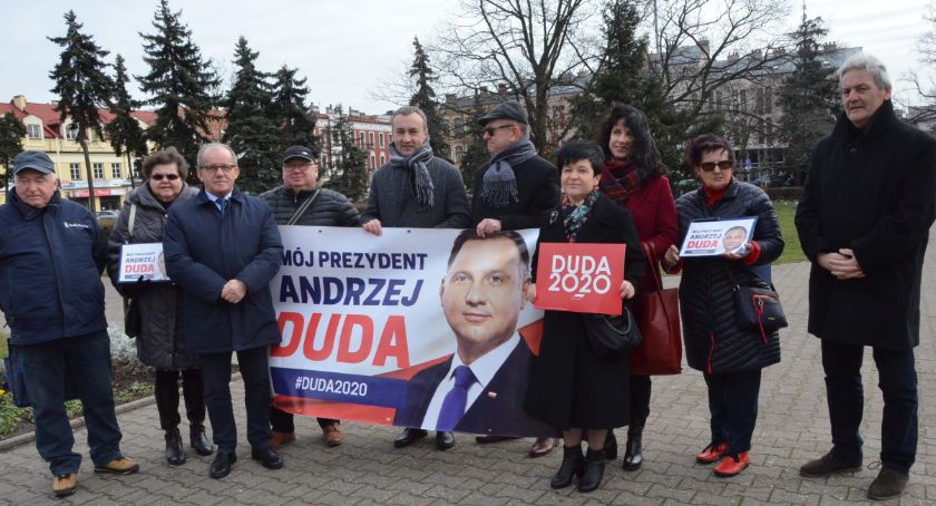 Wybory Prezydenckie 2020 we Włocławku: Zbierali podpisy dla prezydenta Andrzeja Dudy [ZDJĘCIA]