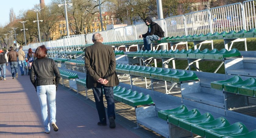 Koronawirus: Straż miejska we Włocławku kontroluje zgromadzenia młodzieży