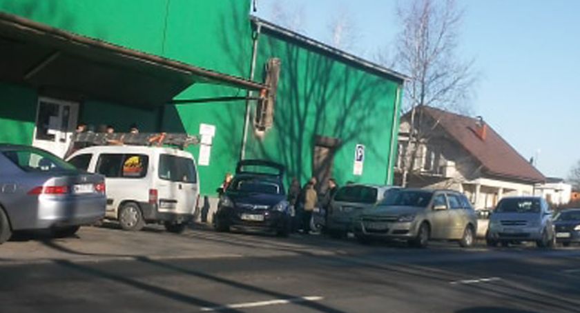 Tłumy pod młynem w Kruszynie i na rynkach we Włocławku. Czy mieszkańcy wpadają w niepotrzebną panikę? [ZDJĘCIA]
