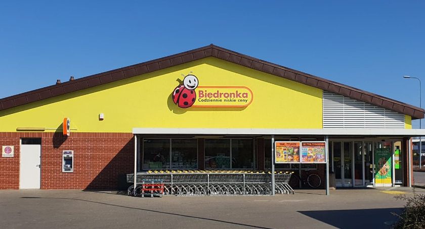 Biedronka zamyka sklepy w ciągu dnia na godzinę. W jakich godzinach? Co jeszcze? 