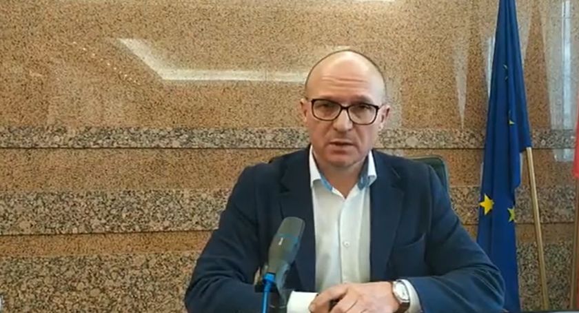 22 osoby zarażone w szpitalu w Toruniu. Przystanek we Włocławku wyłączony z ruchu. Dezynfekcja przestrzeni publicznej 