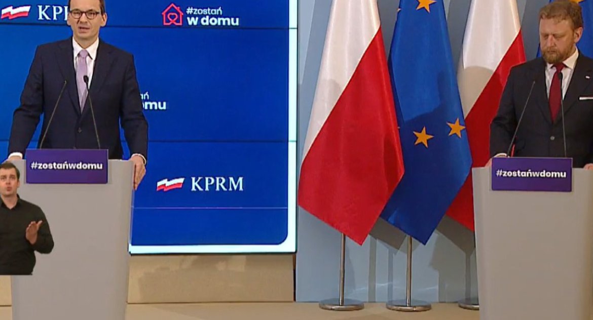 Obowiązek zasłaniania ust i nosa. Zmienia się termin matur i egzaminu ósmoklasisty. Szkoły nadal zamknięte. Co jeszcze? 